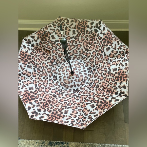 COPY - - NWT Animal Print click open and close Umbrella Reverse close fo… - Picture 3 of 5